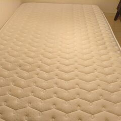 無料！ベッドフレーム、ゲーミングモニターの画像