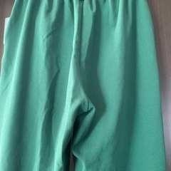 スリット入りカラーパンツ緑🟢の画像