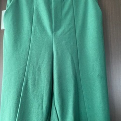 スリット入りカラーパンツ緑🟢の画像