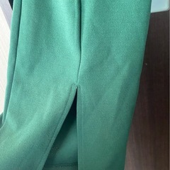 スリット入りカラーパンツ緑🟢の画像