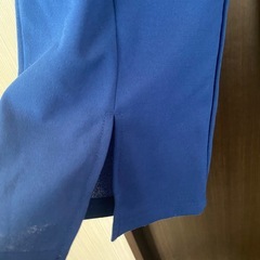 スリット入りカラーパンツ青🟦の画像