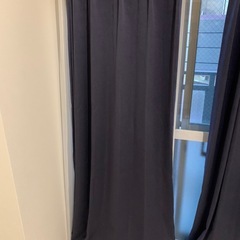 L字デスク　デスク、チェア　カーテンの画像