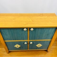 カントリー調　リビング収納棚 横幅:78cm×奥行30×高さ64cmの画像