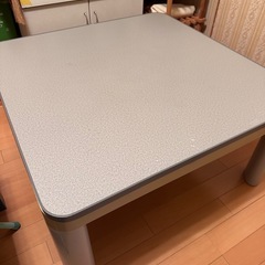 正方形こたつの画像