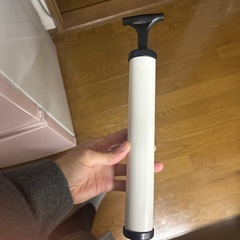 1月2月頃以後引渡し　バスケットボールと簡易空気入れの画像