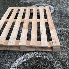 木製パレット12型サイズ×2枚【無料】差し上げます！の画像