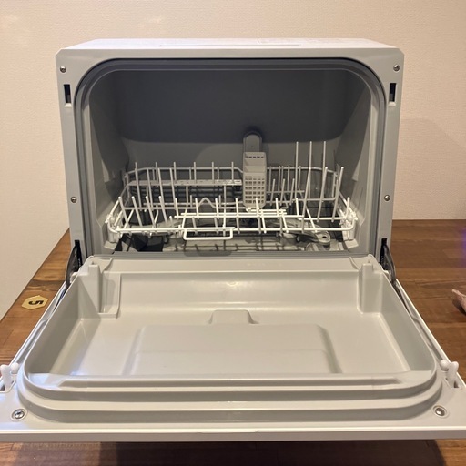 Panasonic 電気食器洗い乾燥機 NP-TCR5-W 2024年製
