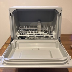 Panasonic 電気食器洗い乾燥機 NP-TCR5-W 2024年製
の画像