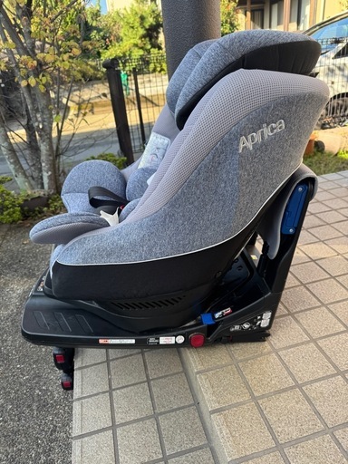 アップリカ　チャイルドシート　製品名はcururila モデル#8AP73NVIJ 。