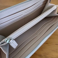 Calvin Klein Jeans ピンクベージュ長財布の画像