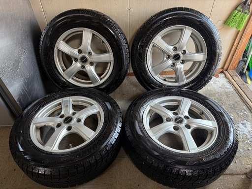 ほぼ新品　まだイボ残有り 2024年製 安心安全スタッドレス　ホイール付き