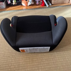 車 ジュニアシートの画像
