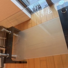 ガラステーブルの画像