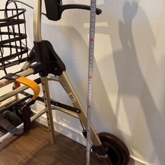 折りたたみ式室内用歩行器の画像