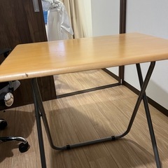 折りたたみテーブルの画像