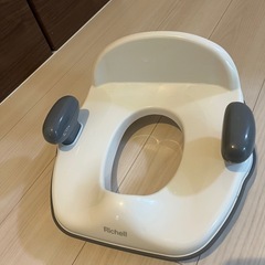 【美品】リッチェル　補助便座　スタンドセットの画像