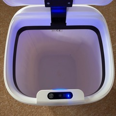 オート開閉式ゴミ箱の画像