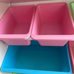子供のおもちゃ収納棚の画像