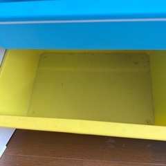 子供のおもちゃ収納棚の画像