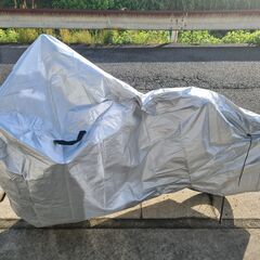 軽い町の自転車と自転車のカバー（あたらしい）の画像