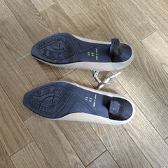 アシックス　GIRO ベージュパンプス　23センチの画像