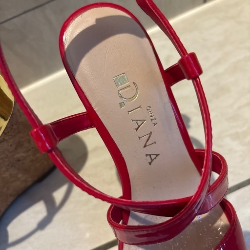 DIANA 赤 エナメル ウェッジヒール