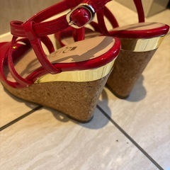 DIANA 赤 エナメル ウェッジヒールの画像