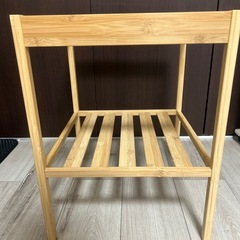 ベットサイドテーブルの画像