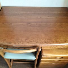 浜本工芸の楢材無垢の学習机、袖机、椅子のセットになりますの画像