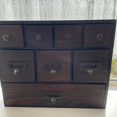 アンティーク小物収納の画像