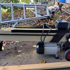 薪割り機 8t 電動 油圧式 四分割 カッター の画像