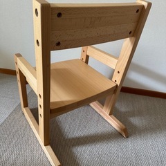 キッズ　　ローチェア　木製　高さ調整加納　　可能の画像