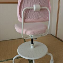 女の子　学習机用椅子　IKEAの画像