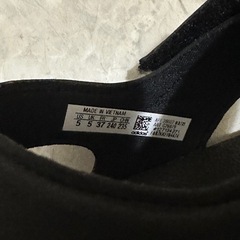 adidas サンダルの画像