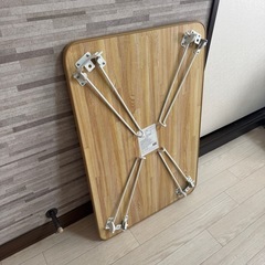 折りたたみテーブルの画像