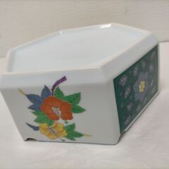 有田焼 六角形灰皿 伝統技法と現代デザインの融合 上品な金彩装飾 手仕事が光る工芸灰皿 美しい和モダン空間に 88253-3-003Aの画像