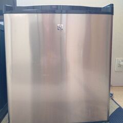 冷蔵庫 45L　Electrolux ERB0500SA-RJPの画像