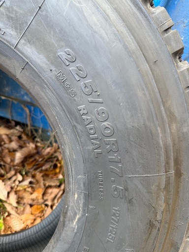 トラック　ブリヂストン　スタッドレス
