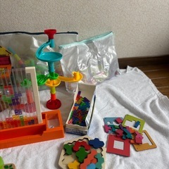 6種類の知育玩具の画像