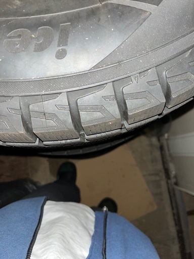 スタッドレス　タイヤ　265/70R15  6H　