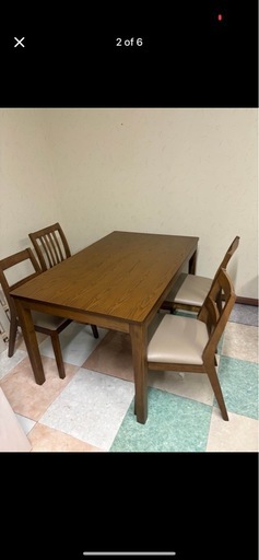 ダイニングテーブルとイスのセット