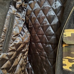 FLIPTIE SCRIPT ブラック・迷彩ジャケット
の画像