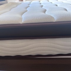 【6日迄！‼️】マットレス付きベッド　セミダブルの画像