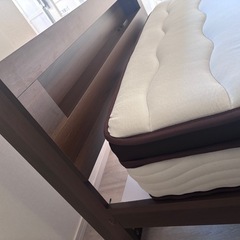 【6日迄！‼️】マットレス付きベッド　セミダブルの画像