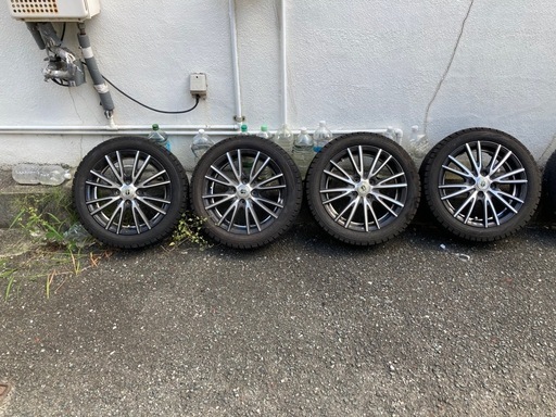 スタッドレスタイヤです