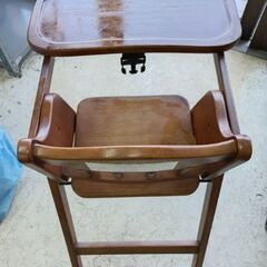 乳児用テーブル椅子の画像