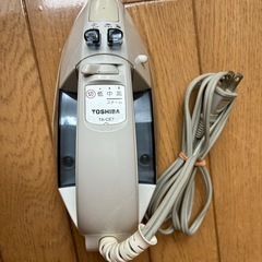 【お取引中】TOSHIBA スチームアイロンとアイロン台の画像