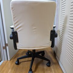 キャスター付きチェア４脚セットの画像