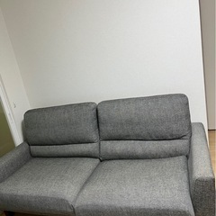 グレー 布張り 3人がけソファの画像