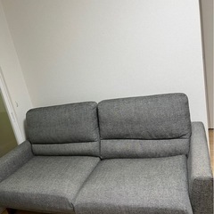 グレー 布張り 3人がけソファの画像